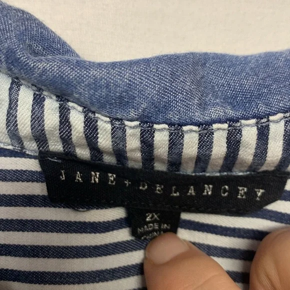 Jane + Delancey Chambray Top - Picture 5 of 7